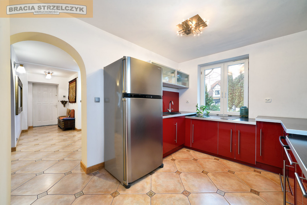 Dom wolnostojący z tarasem i ogrodem