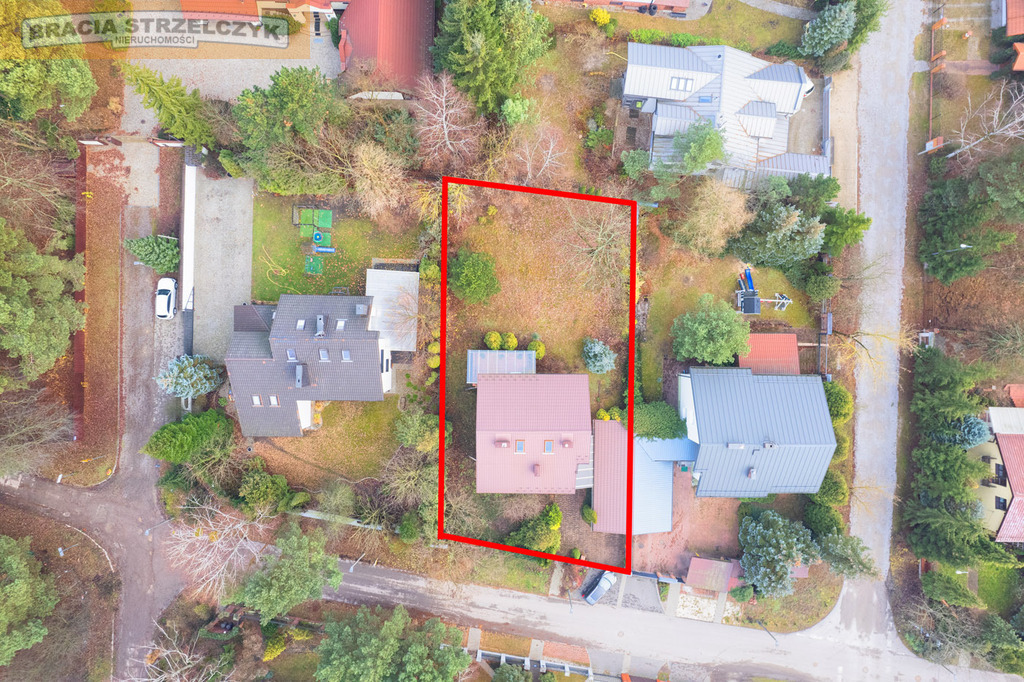 Dom wolnostojący z tarasem i ogrodem