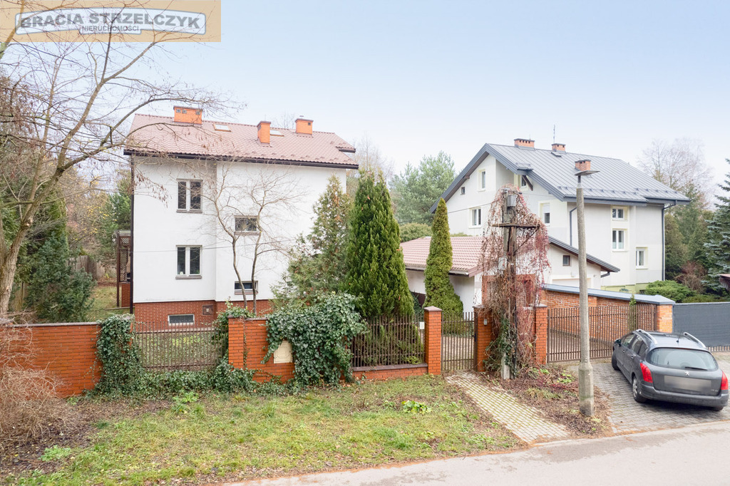 Dom wolnostojący z tarasem i ogrodem