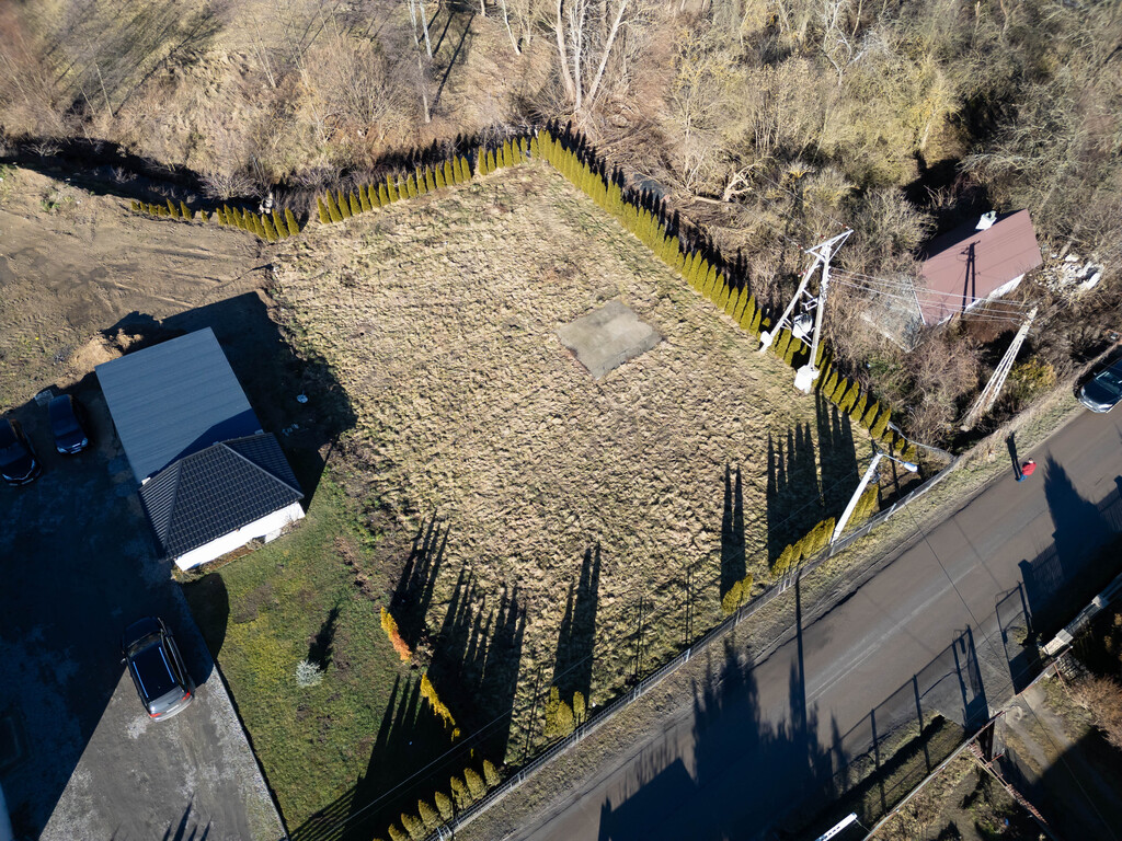 Piękna działka - Świrna pod Ostrowcem 1000m2