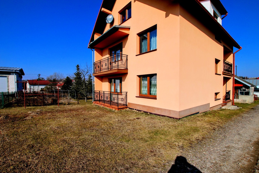 przestronny dom z potencjałem, spokojna okolica