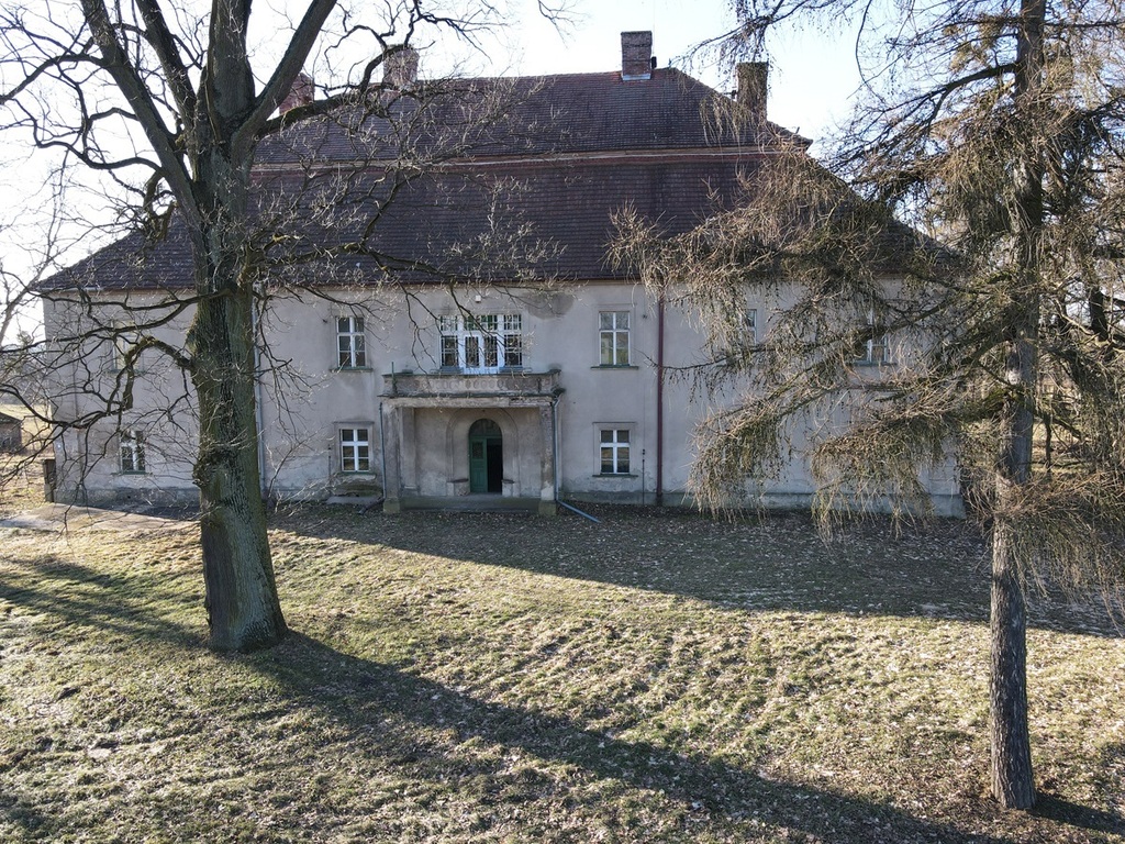Na wynajem Barokowy Dwór Biskupice, Opolskie.