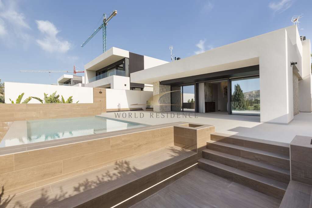 Ville z basenem przy polu golfowym La Finca