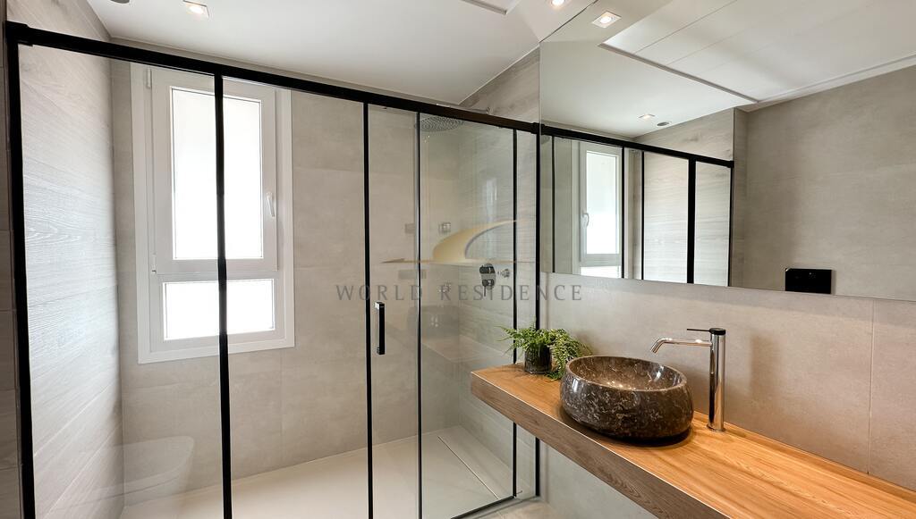 Bliźniak z prywatnym basenem przy polu golfowym