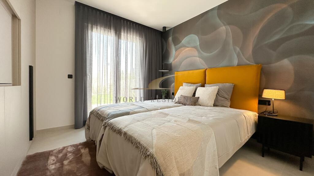 Bliźniak z prywatnym basenem przy polu golfowym