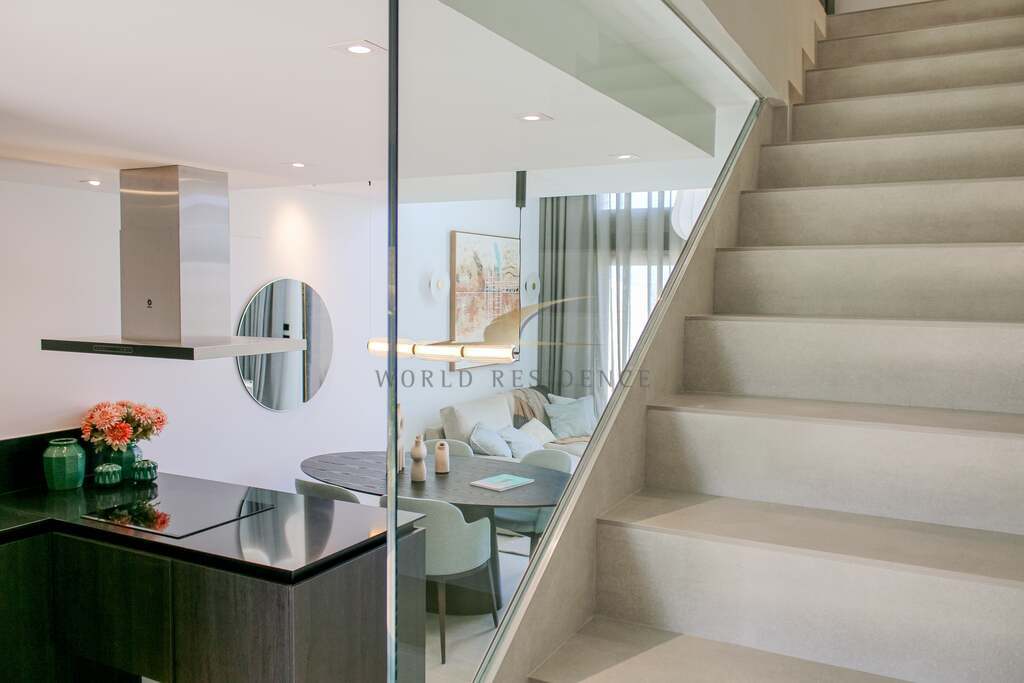 Bliźniak z prywatnym basenem przy polu golfowym