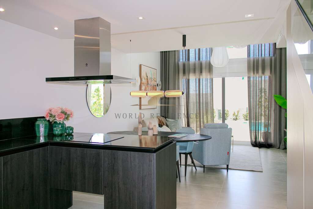 Bliźniak z prywatnym basenem przy polu golfowym