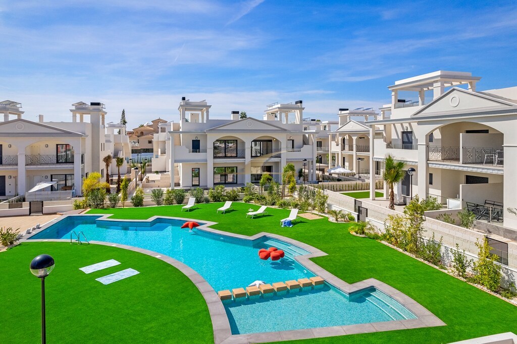 Apartament z ogrodem i basenem w Ciudad Quesada