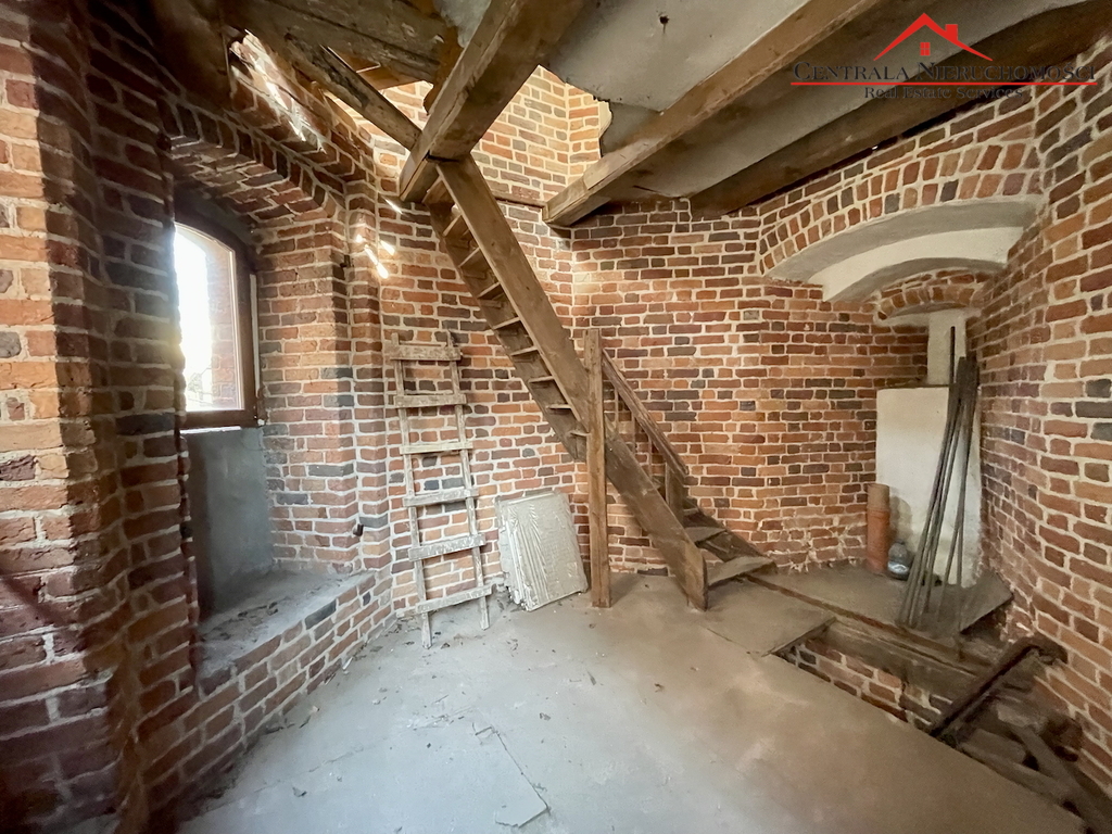 Unikat gotycka baszta "Monstrancja" na sprzedaż