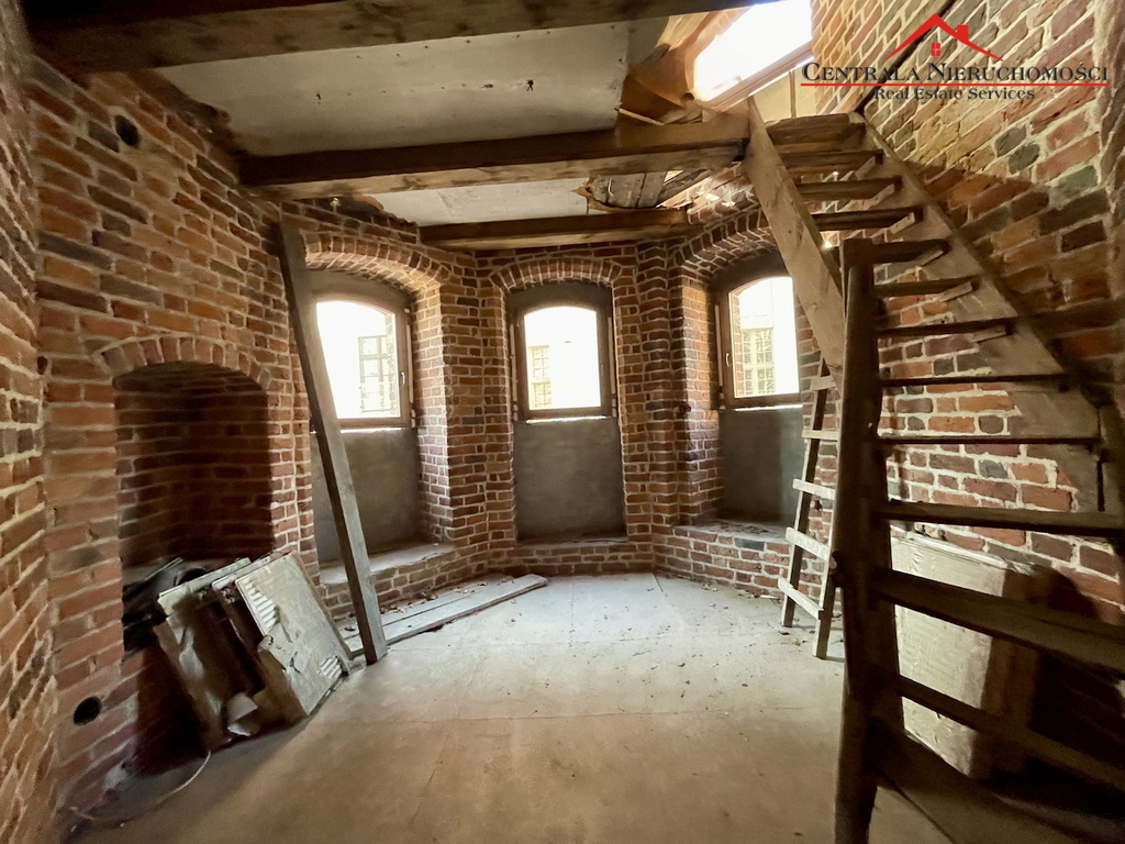 Unikat gotycka baszta "Monstrancja" na sprzedaż