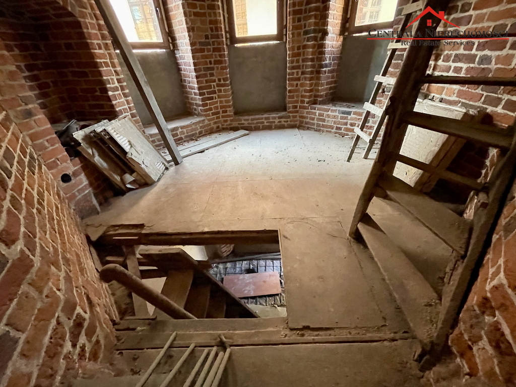 Unikat gotycka baszta "Monstrancja" na sprzedaż