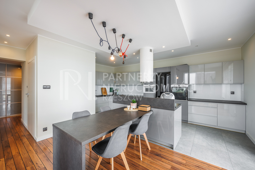 Apartament Na Ostatnim Piętrze z Dużym Tarasem