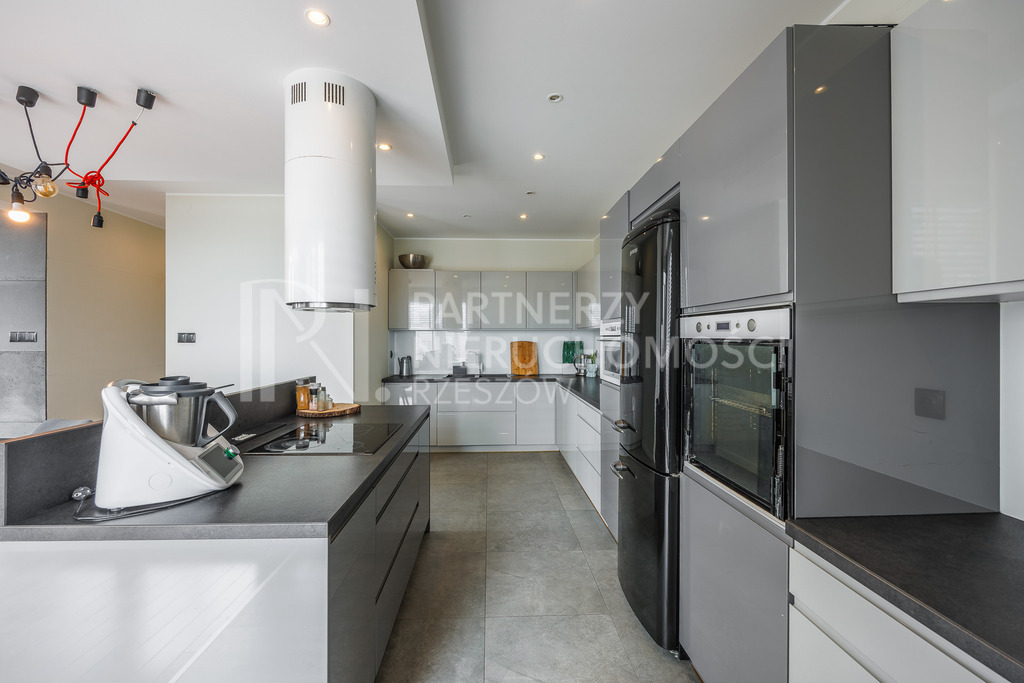 Apartament Na Ostatnim Piętrze z Dużym Tarasem