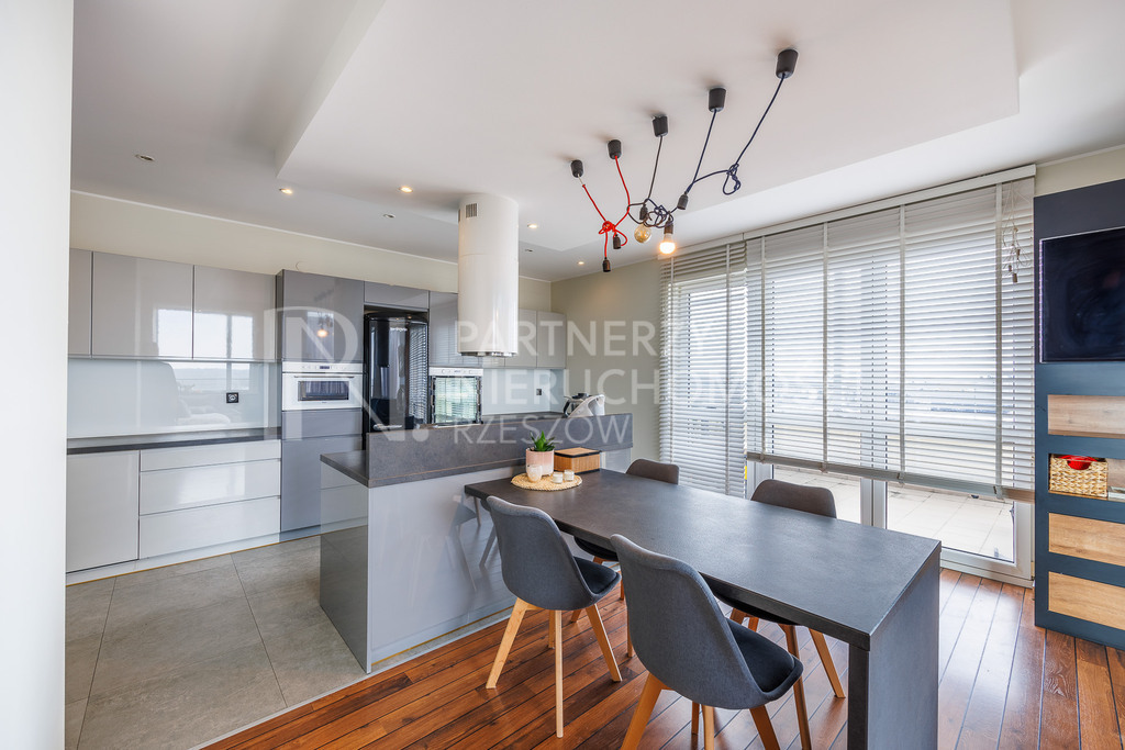 Apartament Na Ostatnim Piętrze z Dużym Tarasem