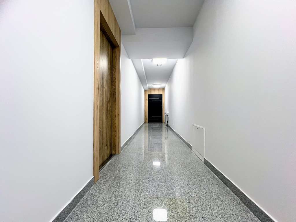 Hala wysokiego składowania 2100 m2, mieszkania