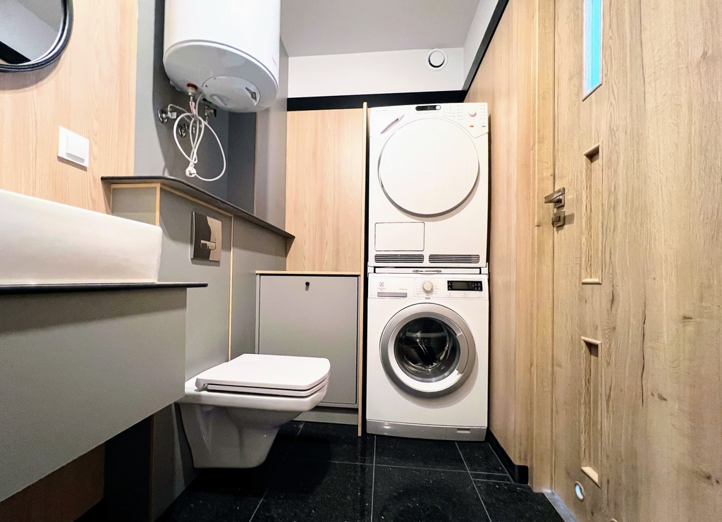 Hala wysokiego składowania 2100 m2, mieszkania