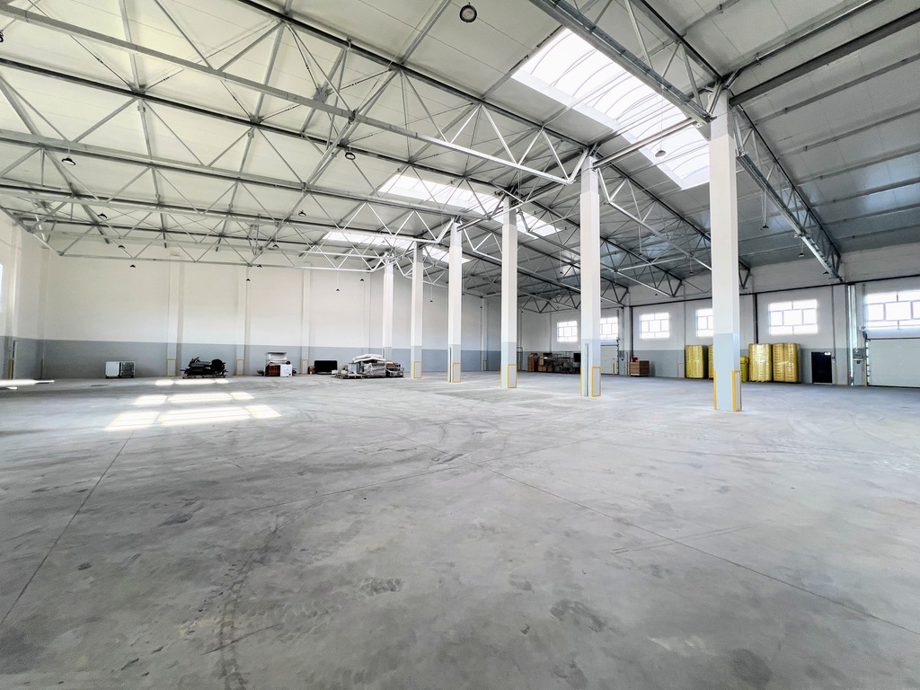 Hala wysokiego składowania 2100 m2, mieszkania