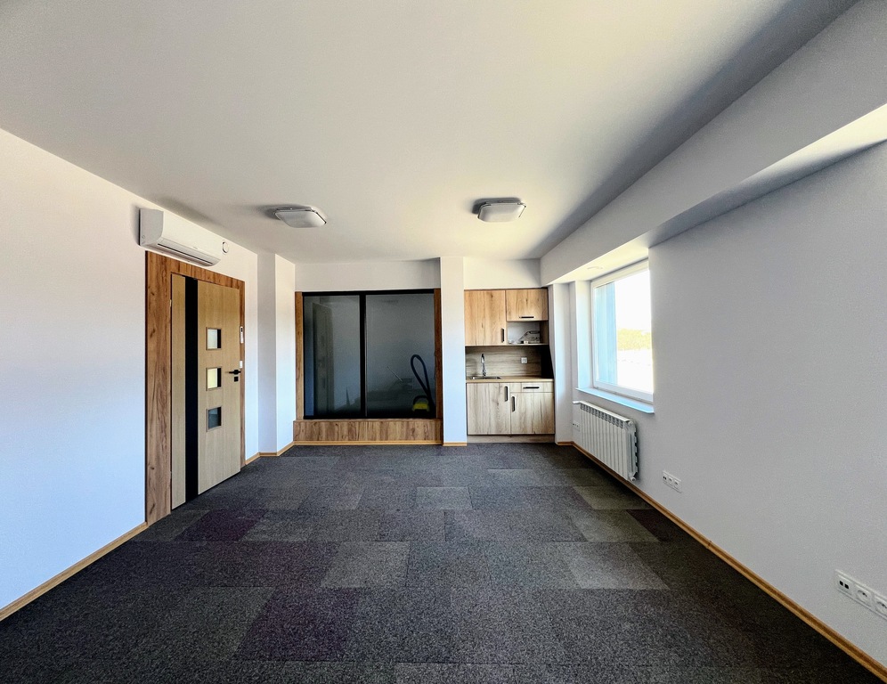 Hala wysokiego składowania 2100 m2, mieszkania