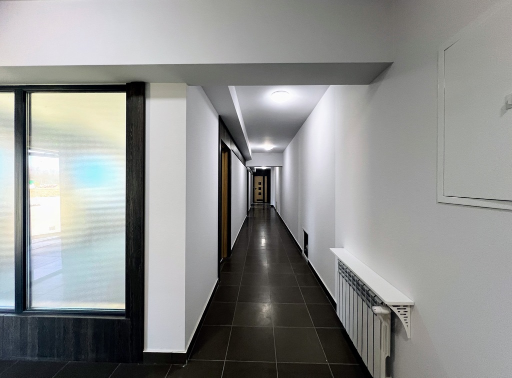 Hala wysokiego składowania 2100 m2, mieszkania