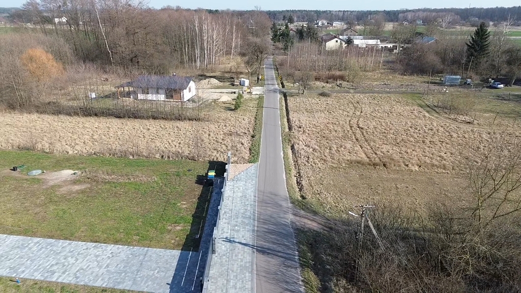 Ogrodzona działka z domem i garażem