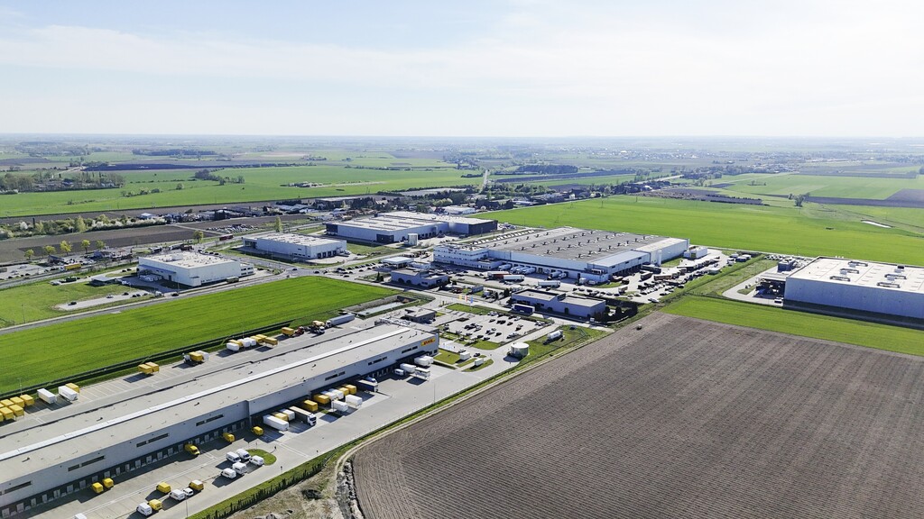 Działka 3856 m² z WZ - idealna pod inwestycję