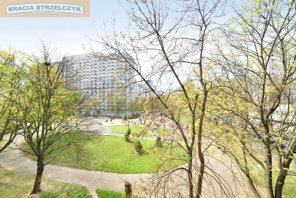 Odnowione, rozkładowe „Za Żelazną Bramą”