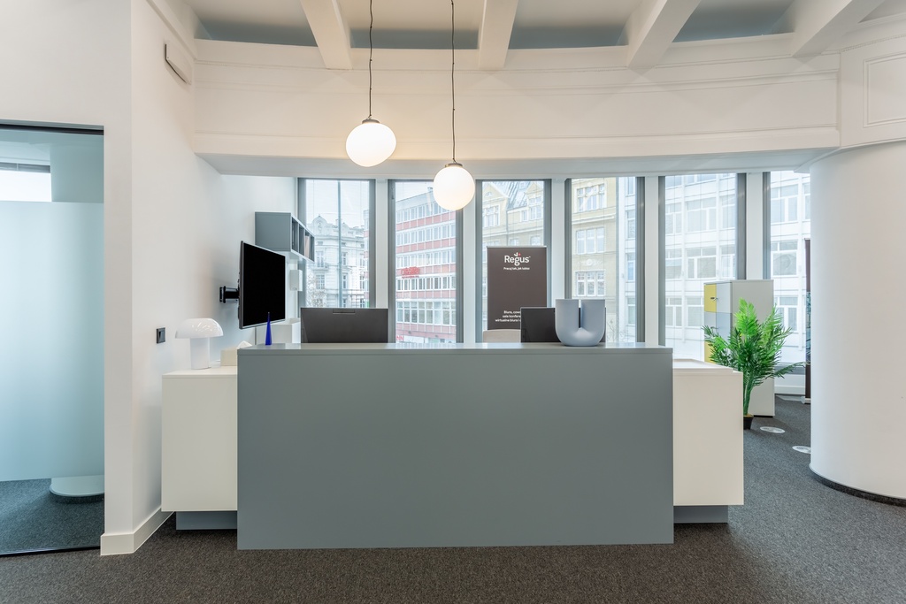 10-15 - osobowa powierzchnia w Regus Okraglak