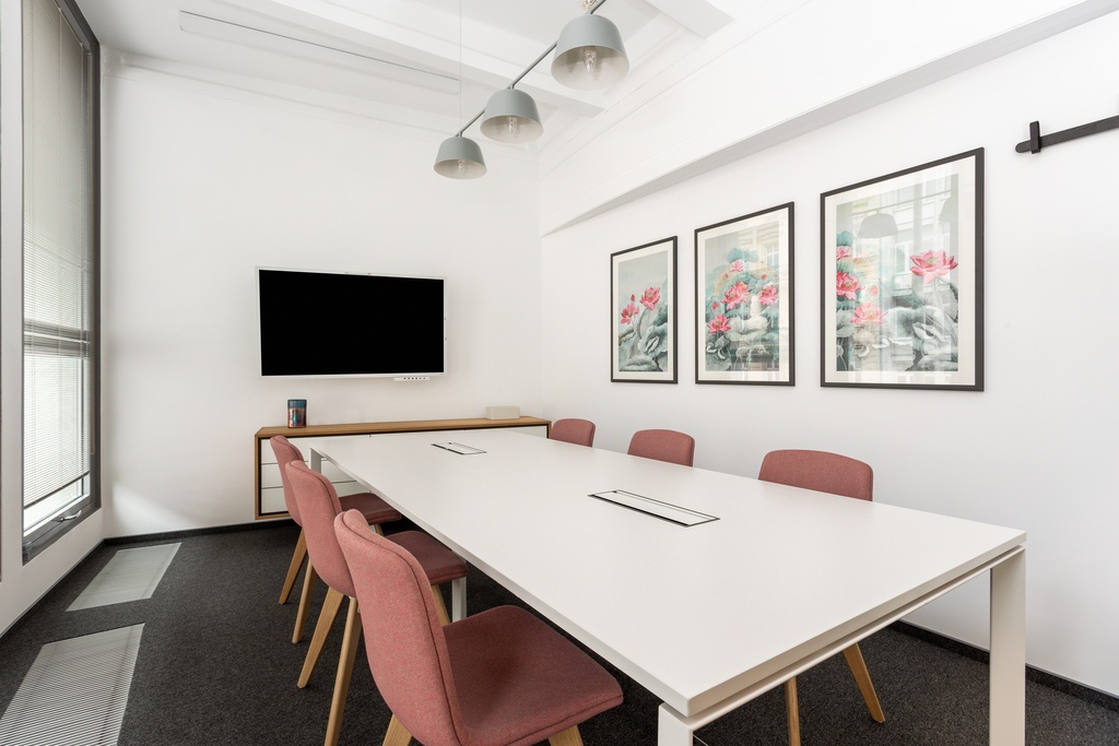 10-15 - osobowa powierzchnia w Regus Okraglak