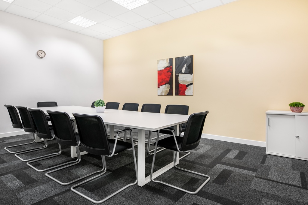 Biurowych zespołów pięcioosobowy w Regus Zana