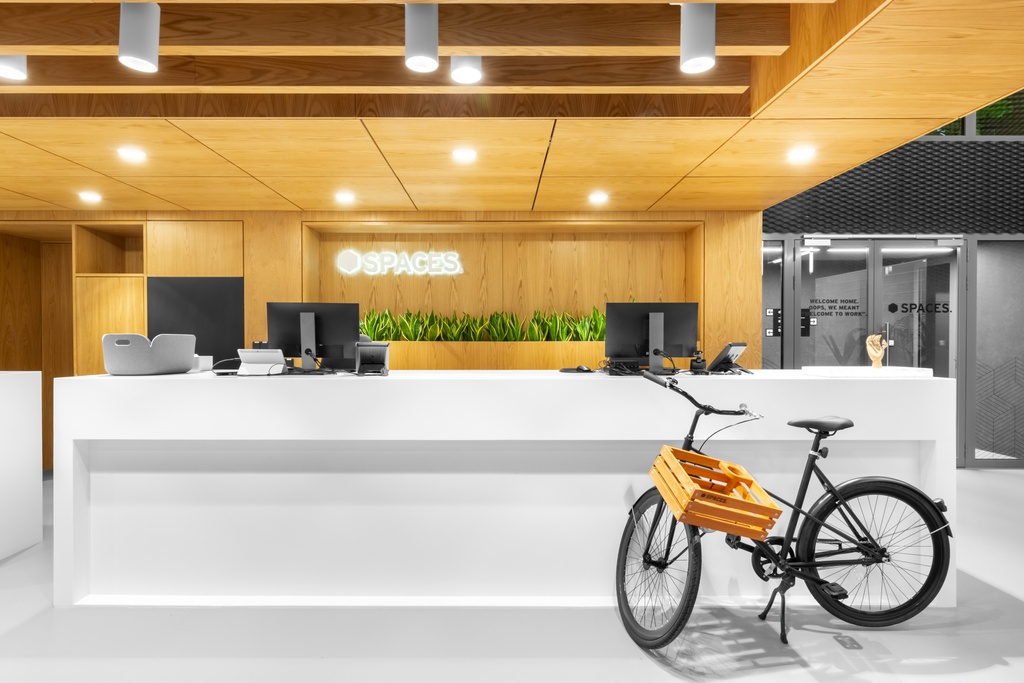 Znajdź własne biurko w Spaces Fabryka Kart