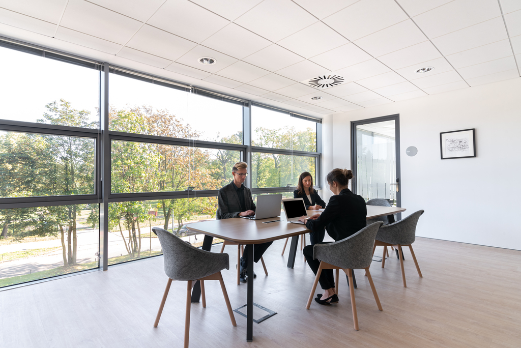 Coworkingowej w lokalizacji Regus Opera