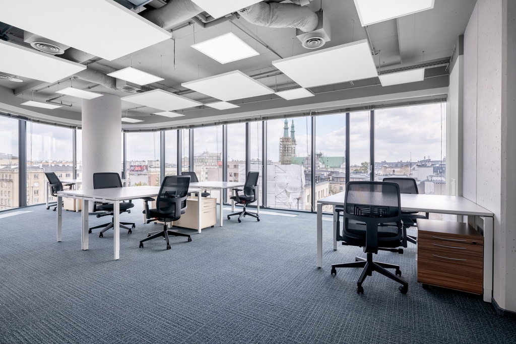 Powierzchnię biurową na planie otwartym.