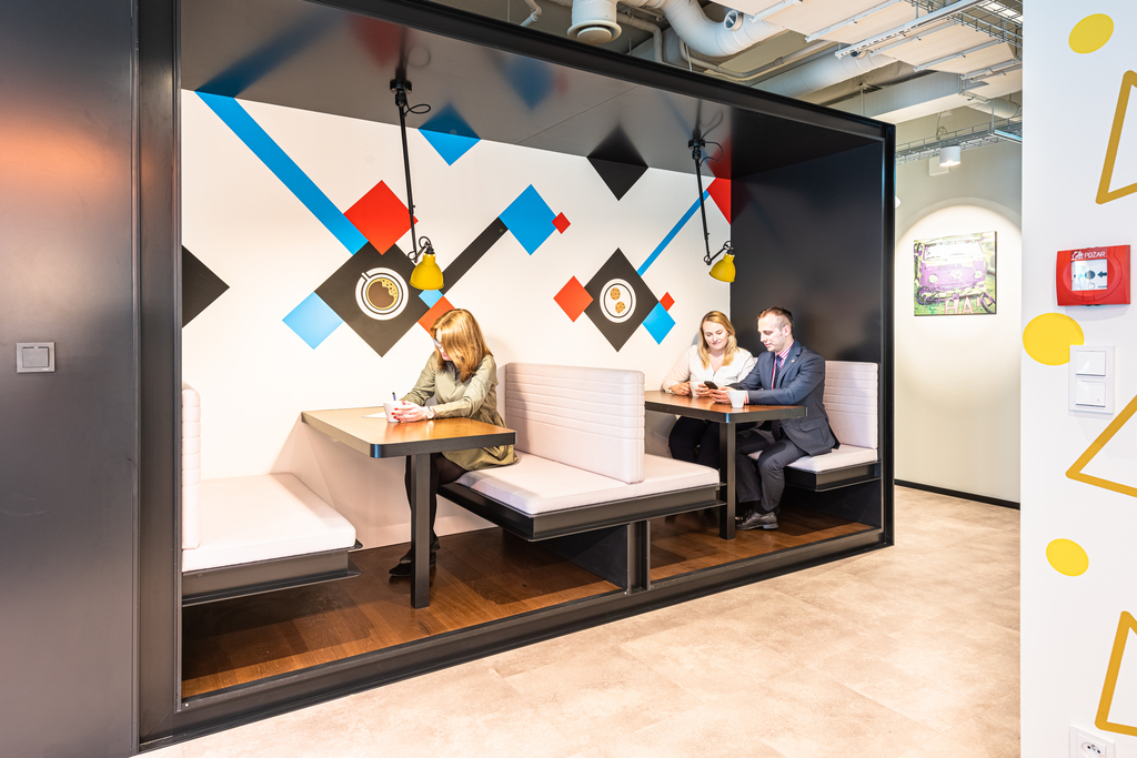 Rozmiarach powierzchnię biurową na planie otwartym