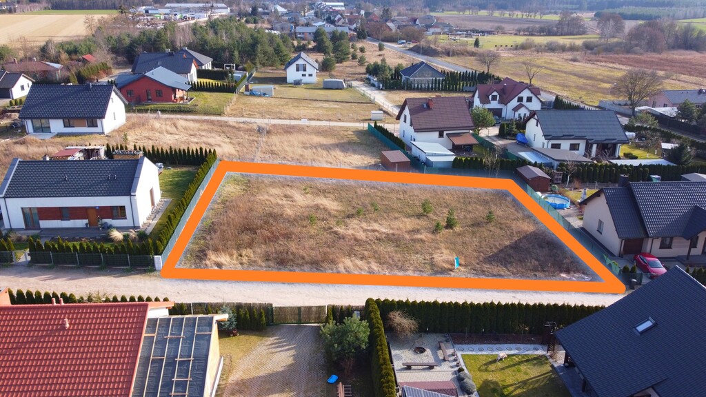 Wszystkie media przy działce w Lucinach 1404 m2