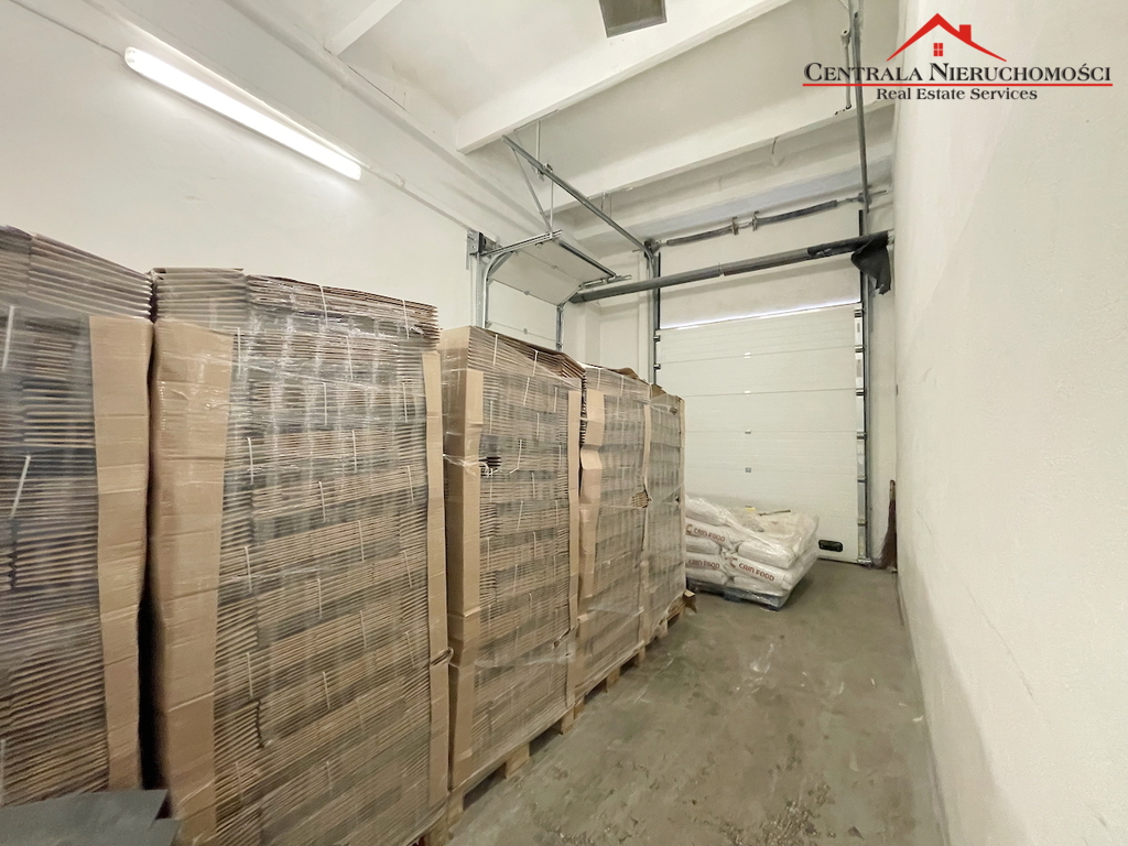 Hala produkcyjna z dużym parkingiem