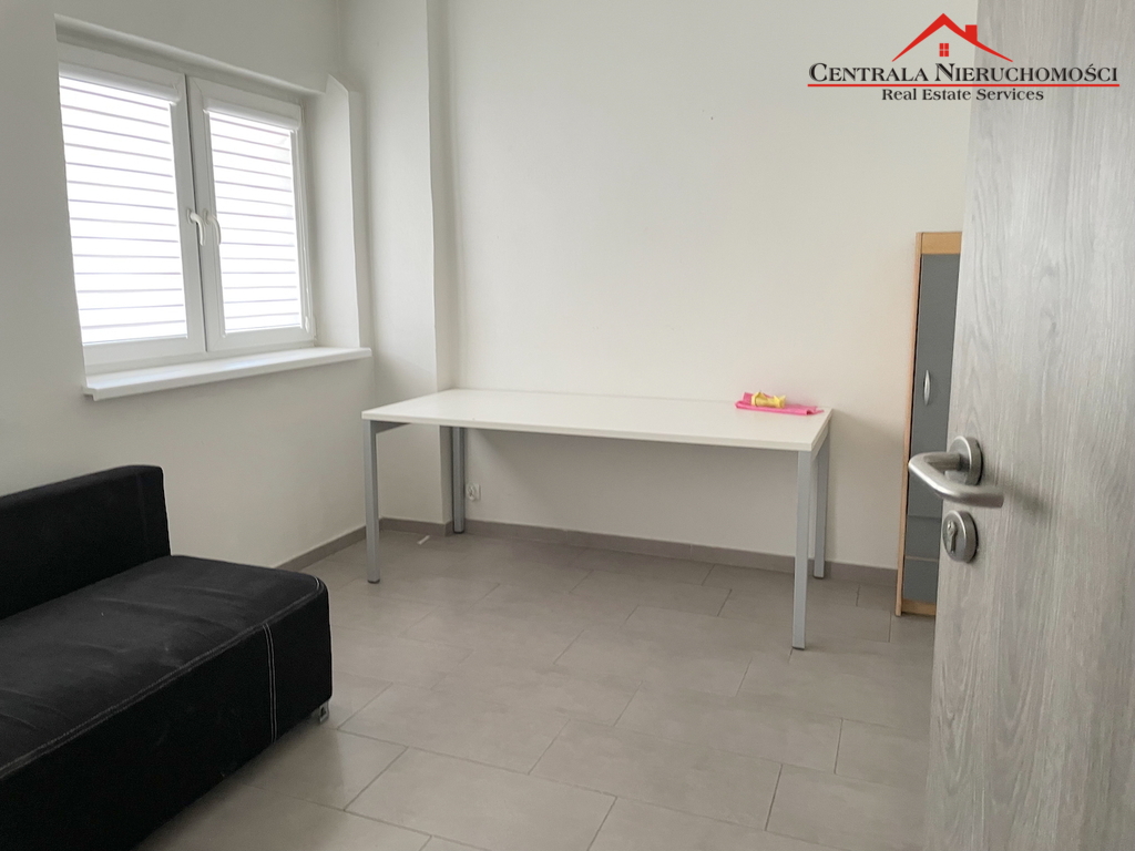 Hala produkcyjna z dużym parkingiem