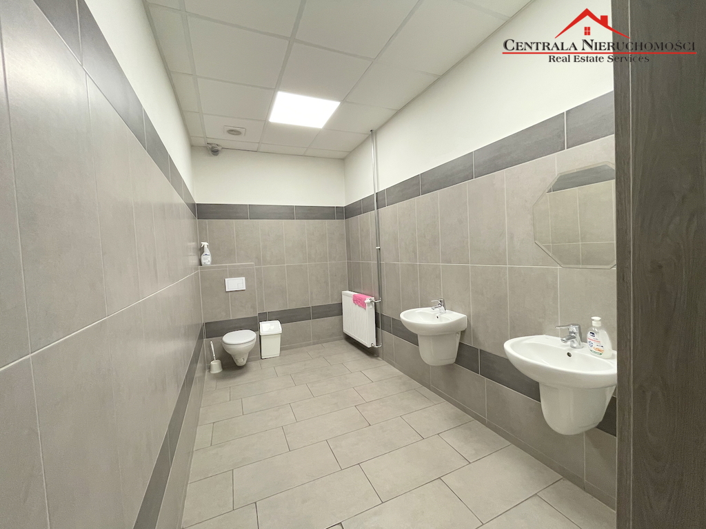 Hala produkcyjna z dużym parkingiem