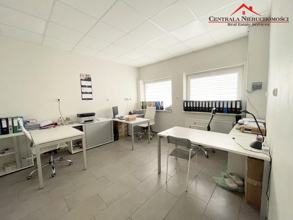 Hala produkcyjna z dużym parkingiem