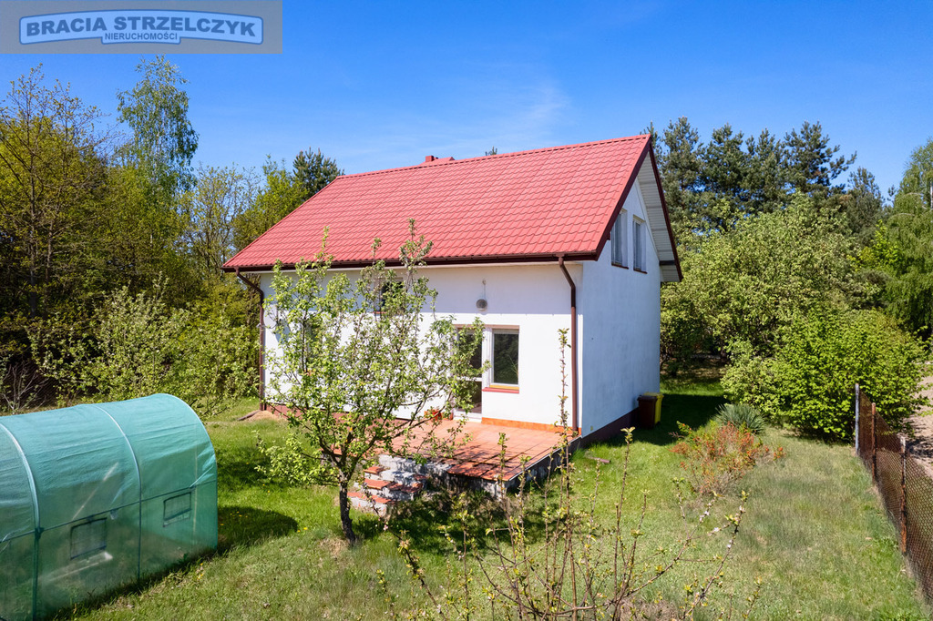 Dom dla amatorów leśnego mikroklimatu.