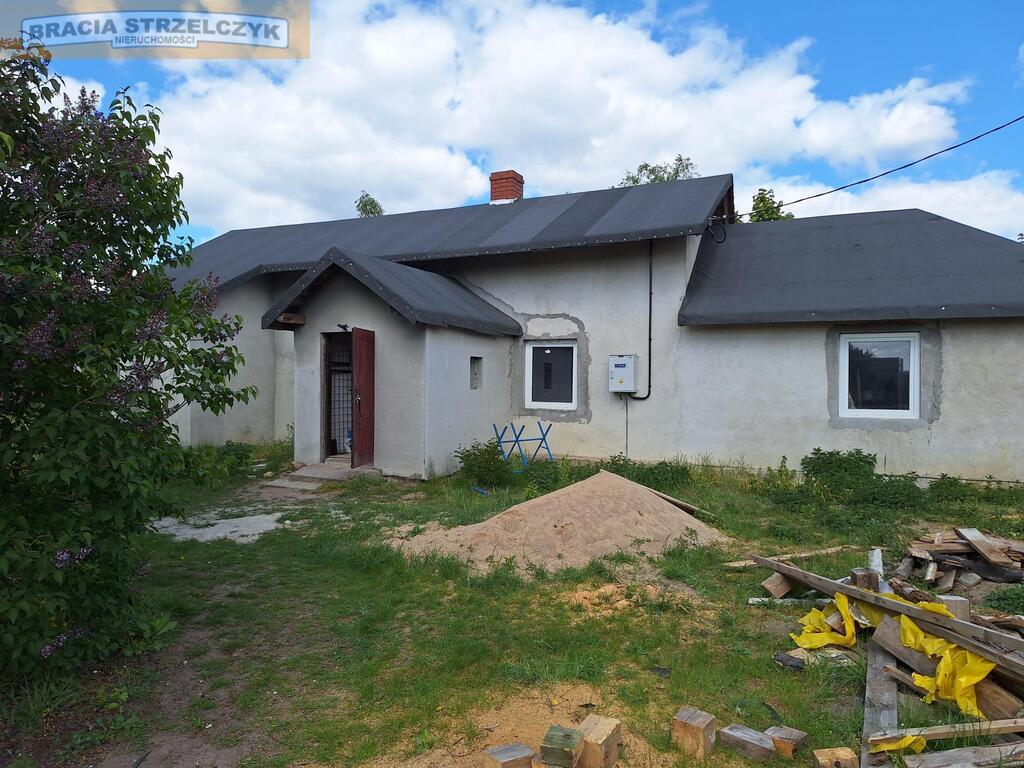 Działka z domem. Karolinów 3 km. od Nowego Miasta.