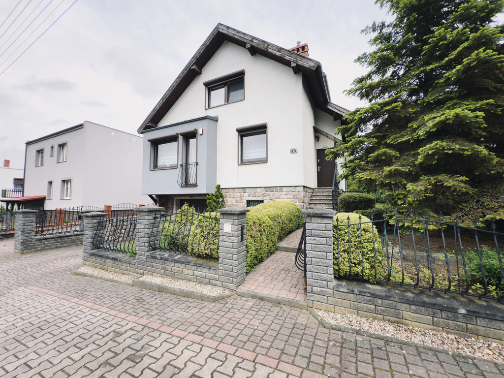 Przestronny dom z garażem i ogrodem - Międzychód