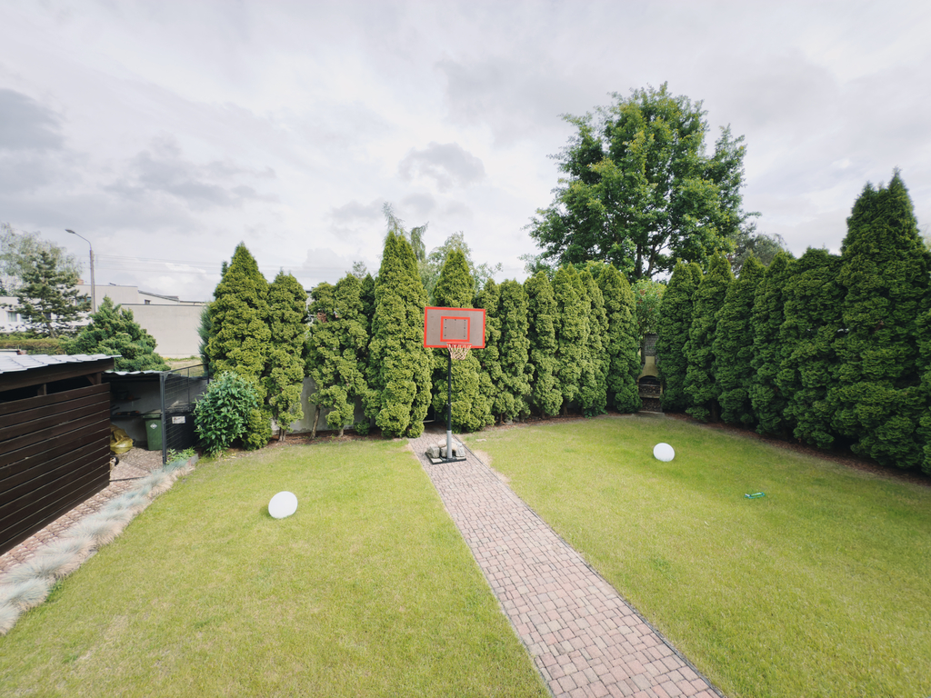 Przestronny dom z garażem i ogrodem - Międzychód