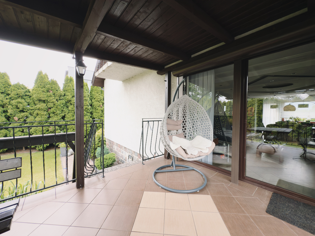 Przestronny dom z garażem i ogrodem - Międzychód