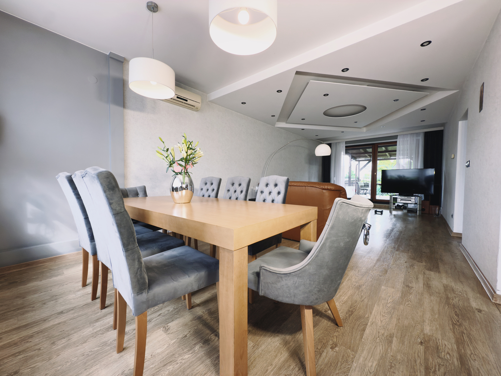 Przestronny dom z garażem i ogrodem - Międzychód