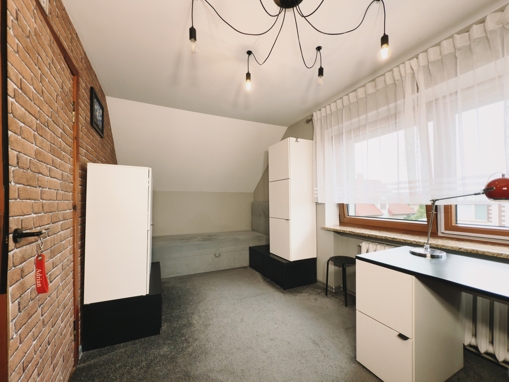 Przestronny dom z garażem i ogrodem - Międzychód