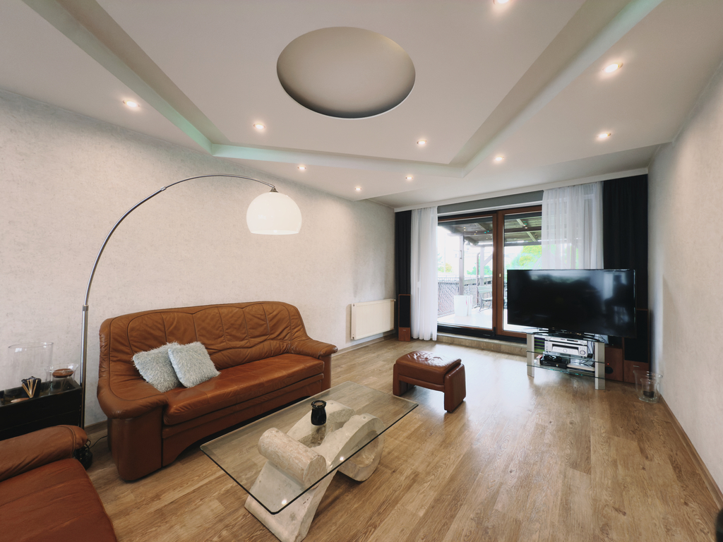 Przestronny dom z garażem i ogrodem - Międzychód