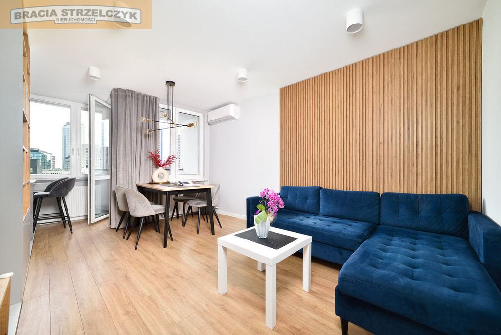 Na Mirowie urządzone, rozkładowe z klimatyzacją