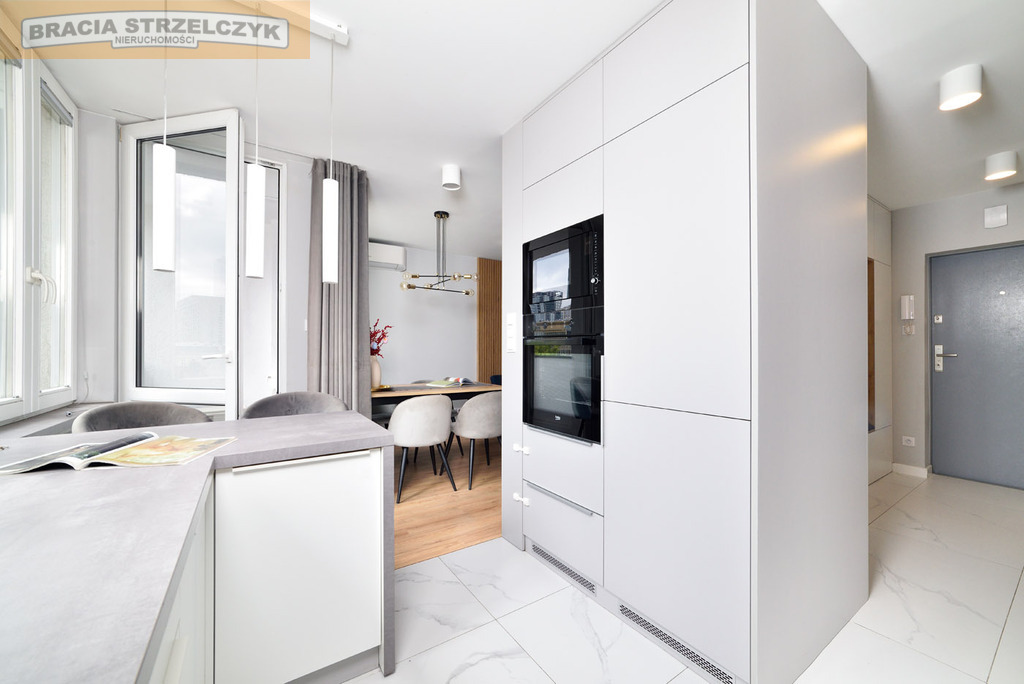 Na Mirowie urządzone, rozkładowe z klimatyzacją