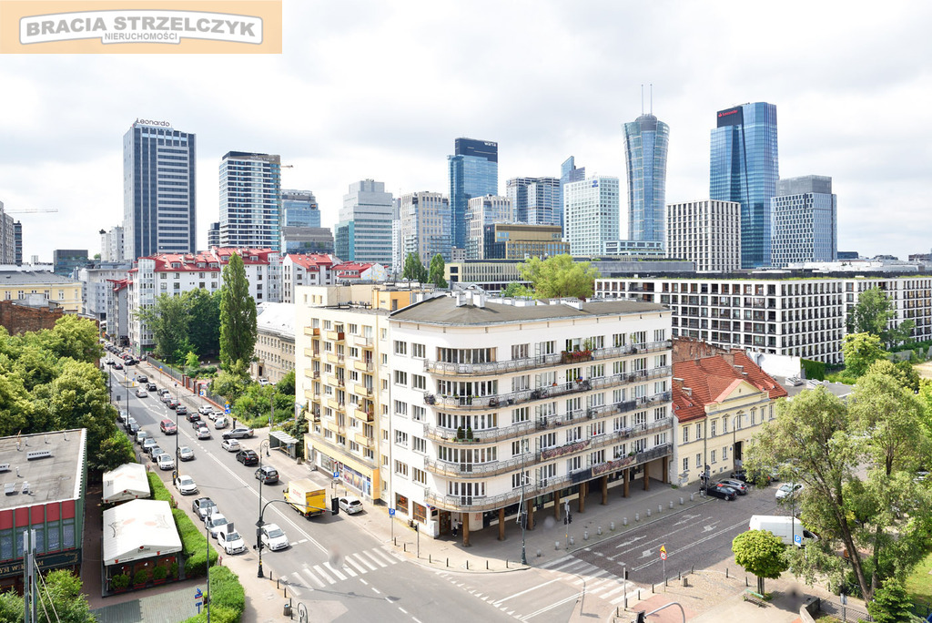 Na Mirowie urządzone, rozkładowe z klimatyzacją