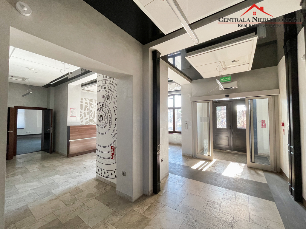 Nowoczesny biurowiec pod szkołę, hotel, medycynę